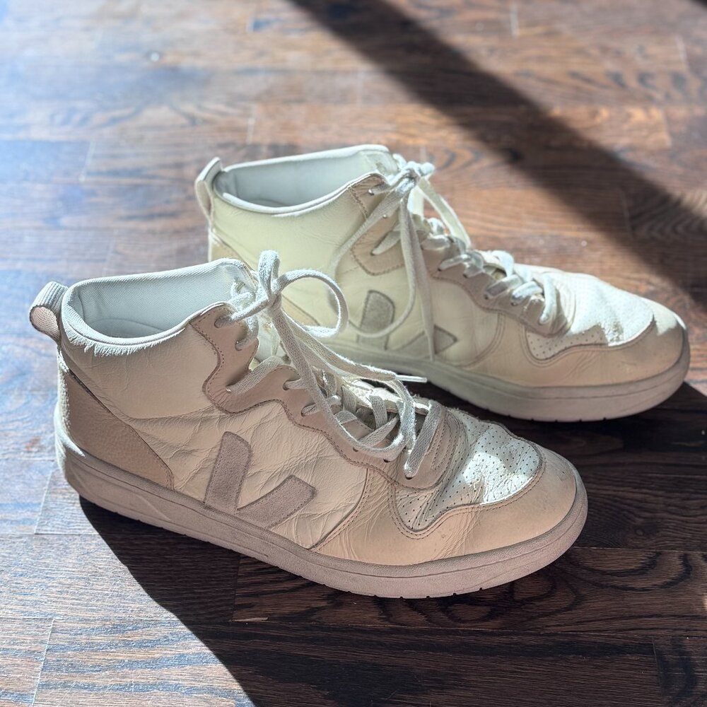 VEJA V-15 Cashew Camel Size 48 EU, 13 US